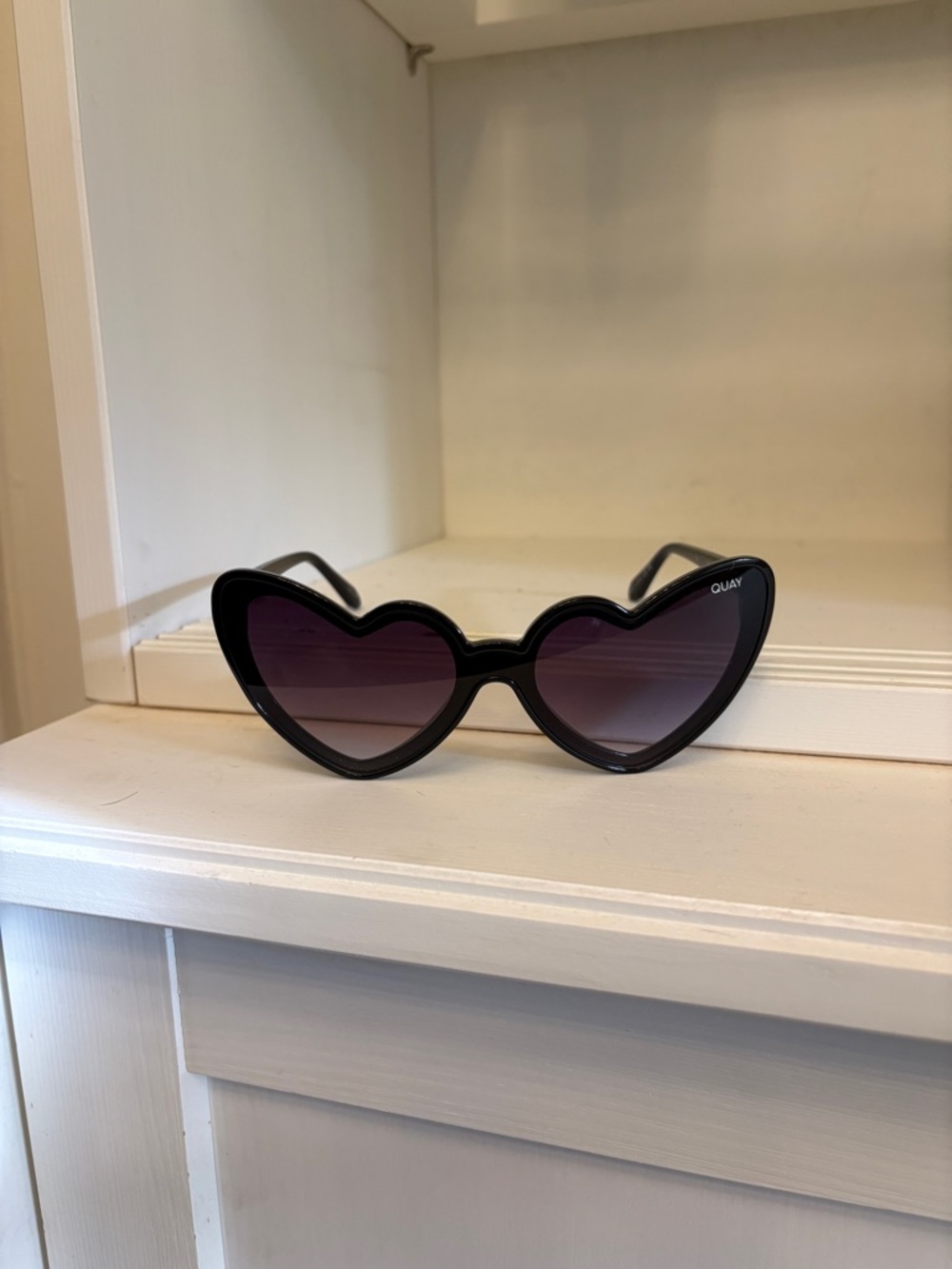 Quay Australia Black Love Struck Heart-Shaped Sunglasses with Clear Case - Picture 4 of 6